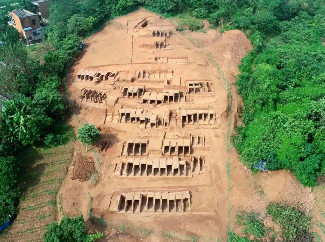 Aerial view of the Shengjizui cemetery under excavation