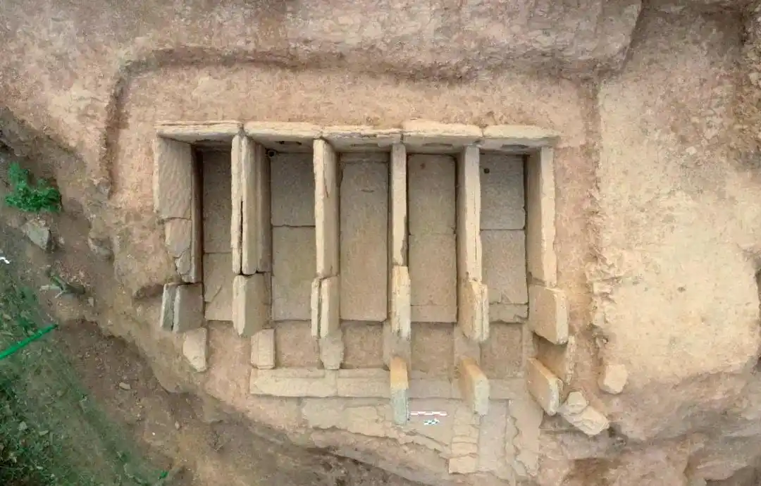 Five adjoining chambers with capstones partly removed